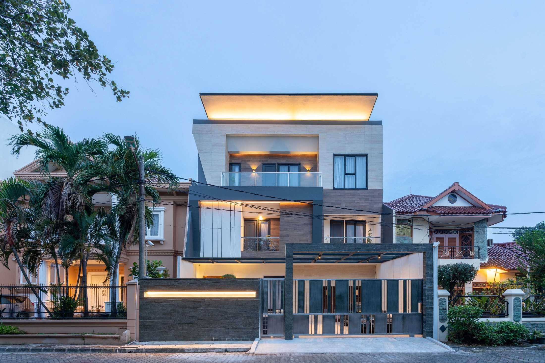 rumah 3 lantai modern